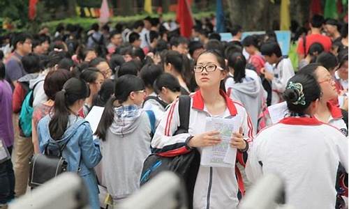 高考复读一年大学毕业算应届毕业生吗_高考复读一年